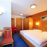 Bed & Breakfast Haus Enzian 3*