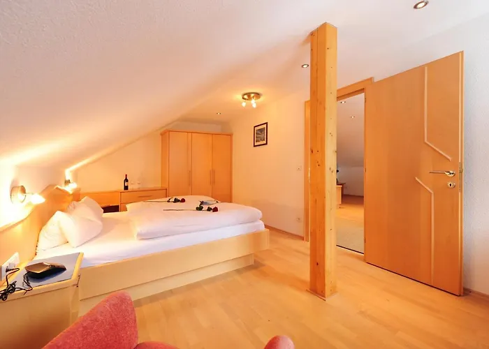 לינה וארוחת בוקר Haus Enzian