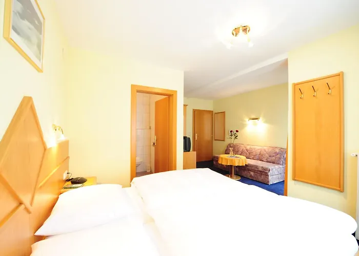 Haus Enzian לינה וארוחת בוקר סן אנטון