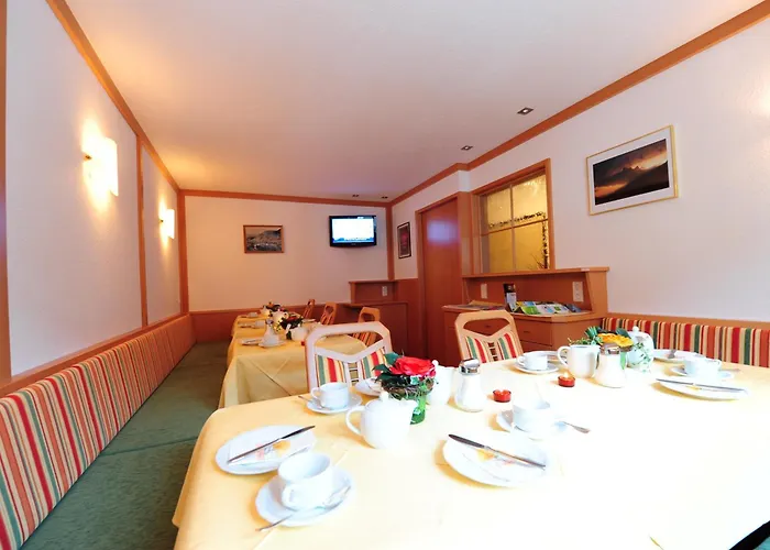 לינה וארוחת בוקר Haus Enzian סן אנטון