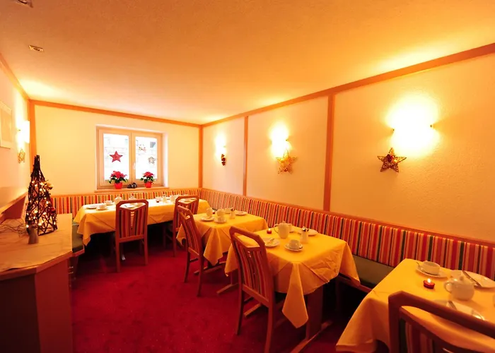 לינה וארוחת בוקר Haus Enzian