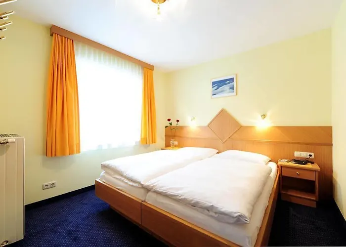 Haus Enzian לינה וארוחת בוקר סן אנטון